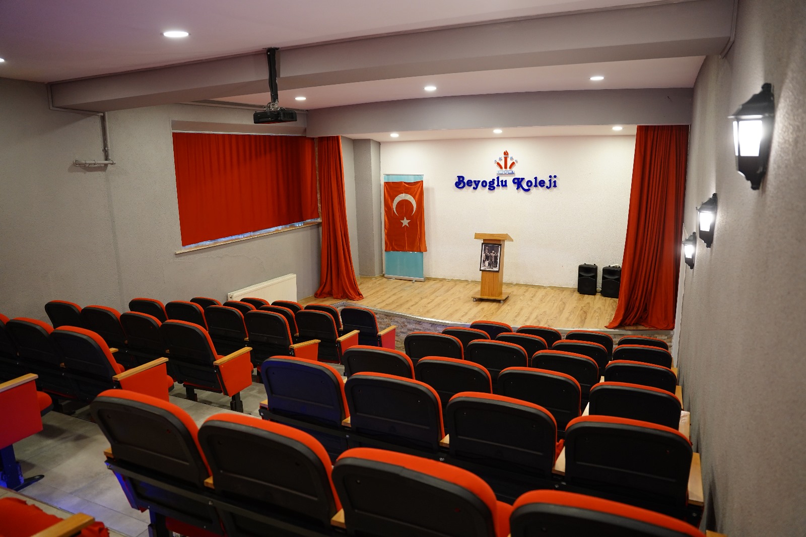 Beyoğlu Koleji - Konferans Salonu