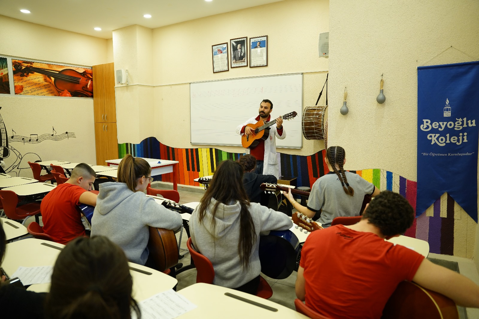 Beyoğlu Koleji - Müzik Sınıfımız